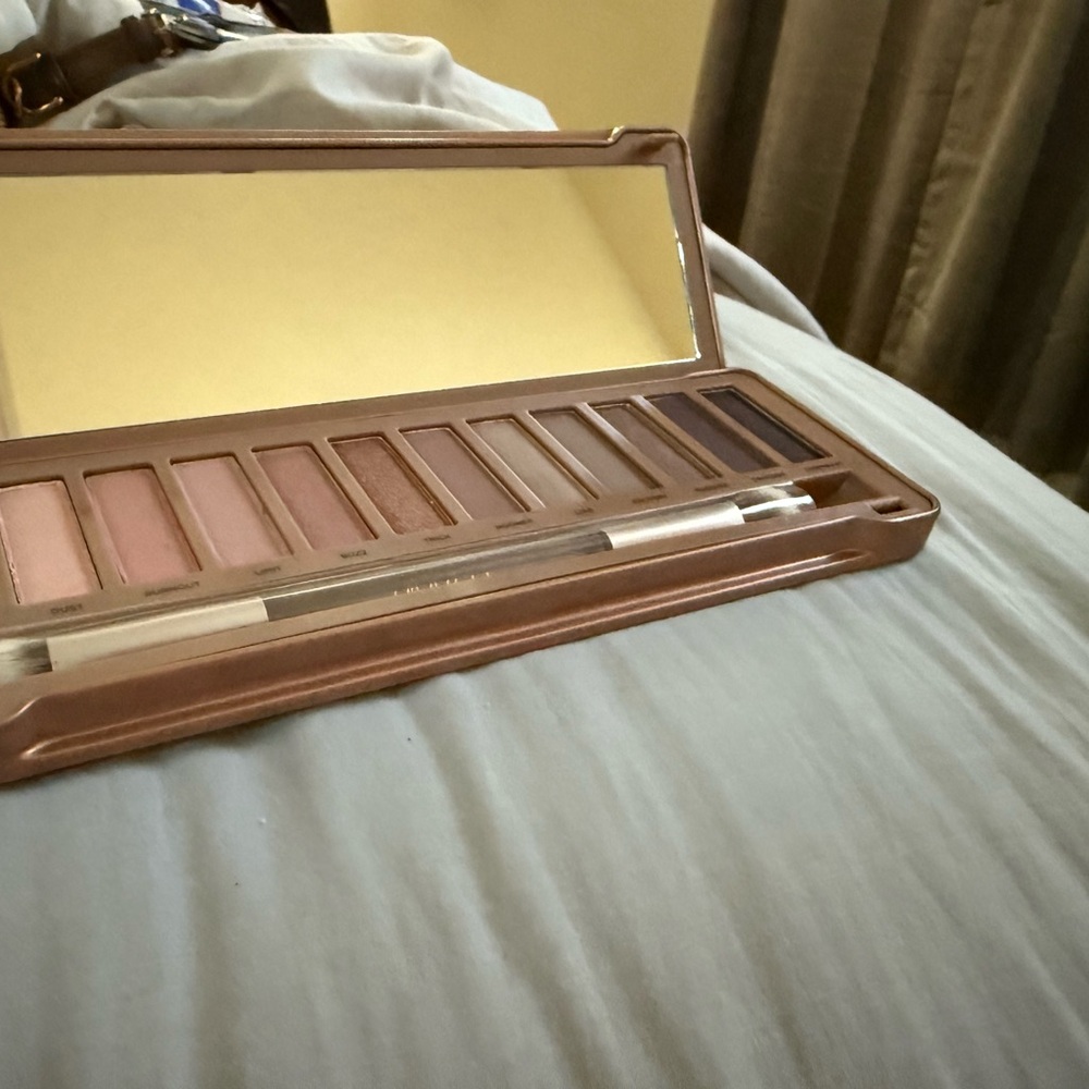 Urban Decay Naked3 Eyeshadow Palette - Gold and Brown - Picture 2 of 2